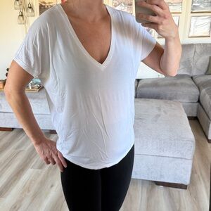 EXPRESS relaxed V neck London T